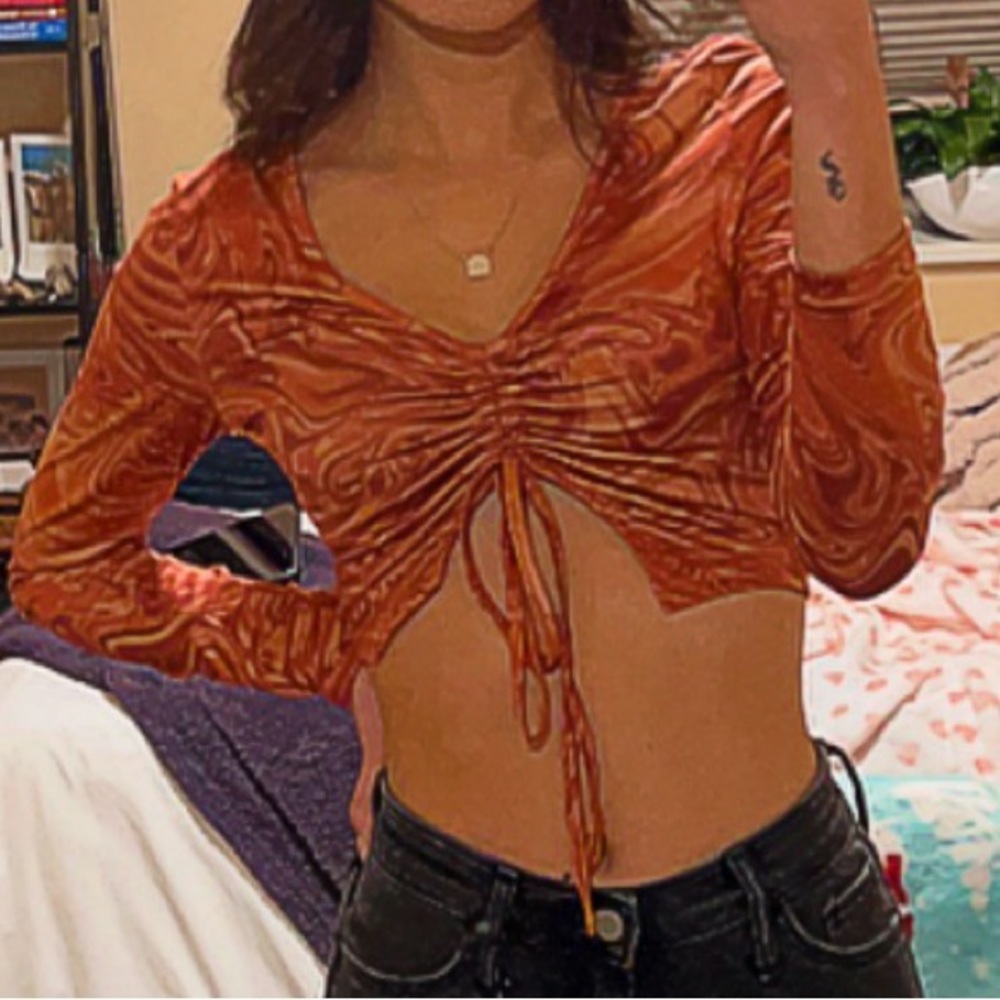 Cute marble print long sleeve crop top